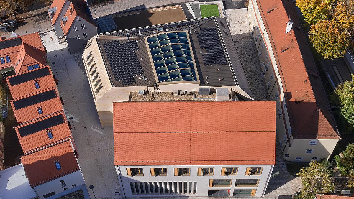 Blick auf die technische Hochschule mit Glasdach PR60 von LAMILUX
