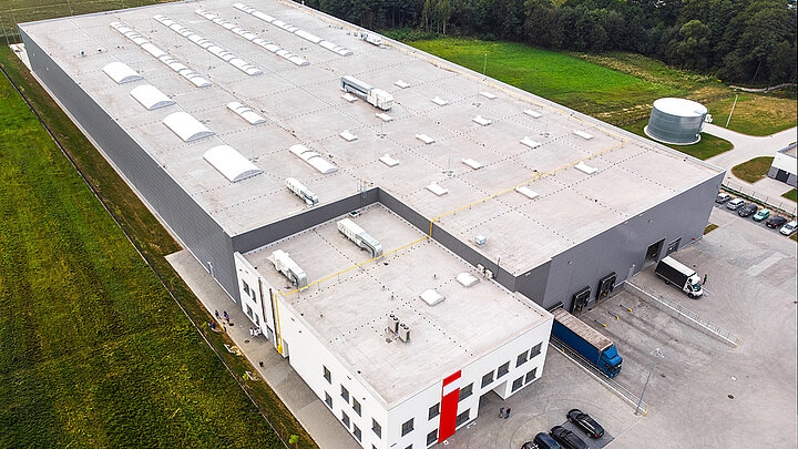 LAMILUX Tageslichtsysteme auf einer Industriehalle