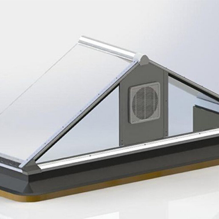 LAMILUX Lichtband S mit Giebelventilator als Zubehör zur aktiven Belüftung
