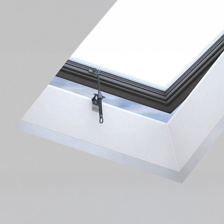 Flachdach Fenster mit Aluminium-Lüftungsaggregat und Handöffner zur manuellen Bedienung