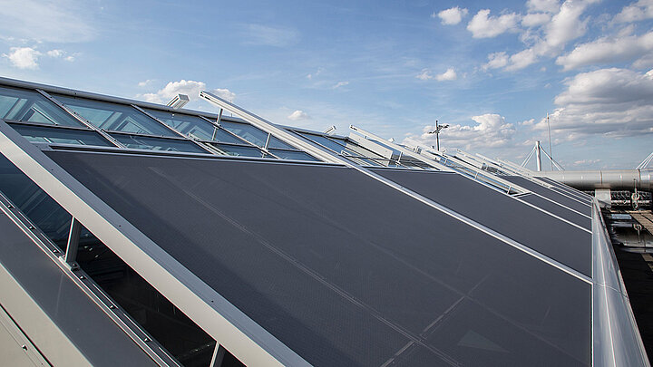 LAMILUX Glasdach PR60 mit außenliegendem Sonnenschutz
