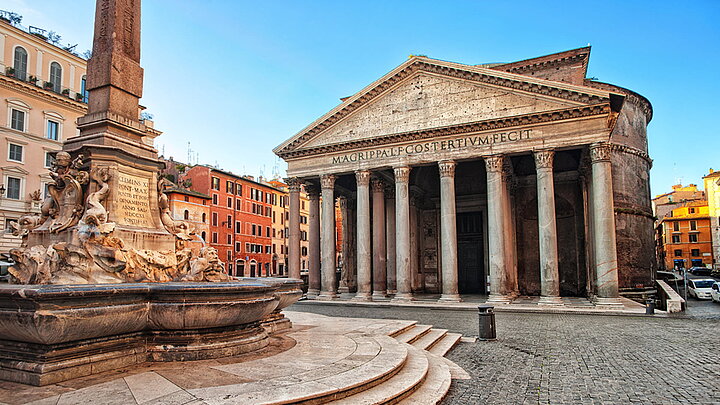 Das Pantheon in Rom bei Sonnenaufgang 
