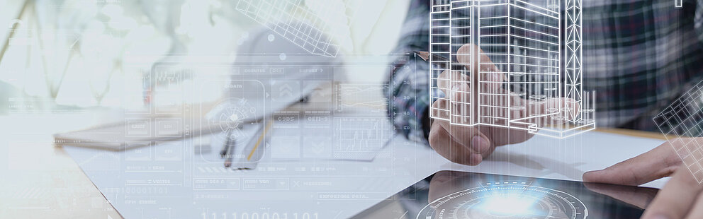Digitale BIM-Technologie in der Architektur Architekt hält digitales 3D-Gebäudemodell mit BIM-Daten und holografischer Bauplanung auf Tablet