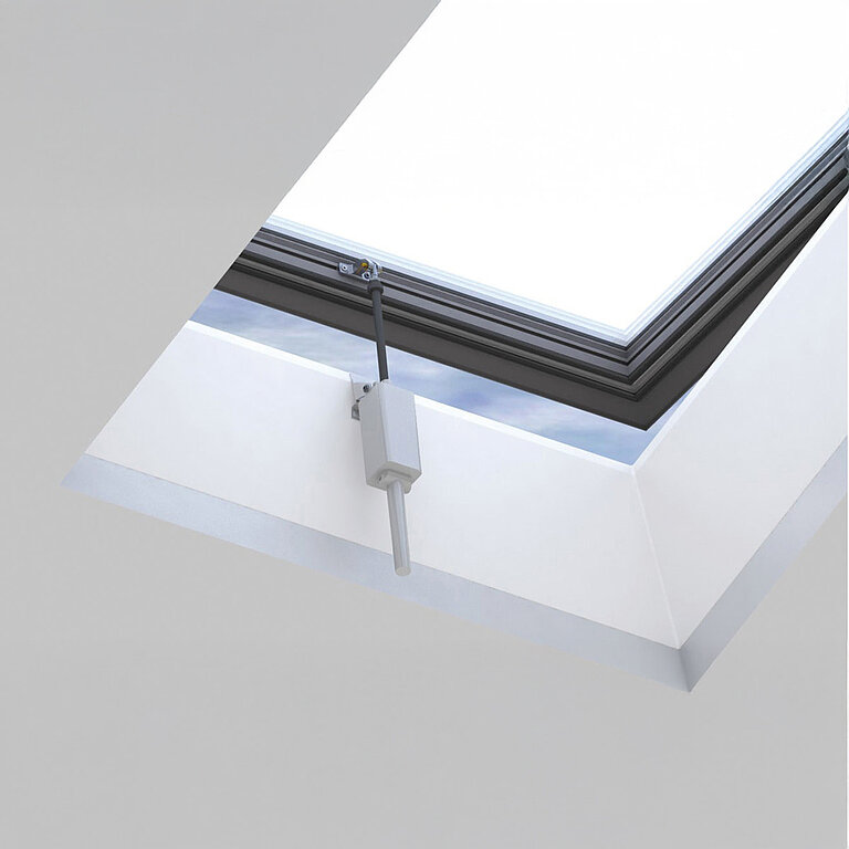 Flachdach Fenster mit Aluminium-Lüftungsaggregat und Spindelhuböffner 230V