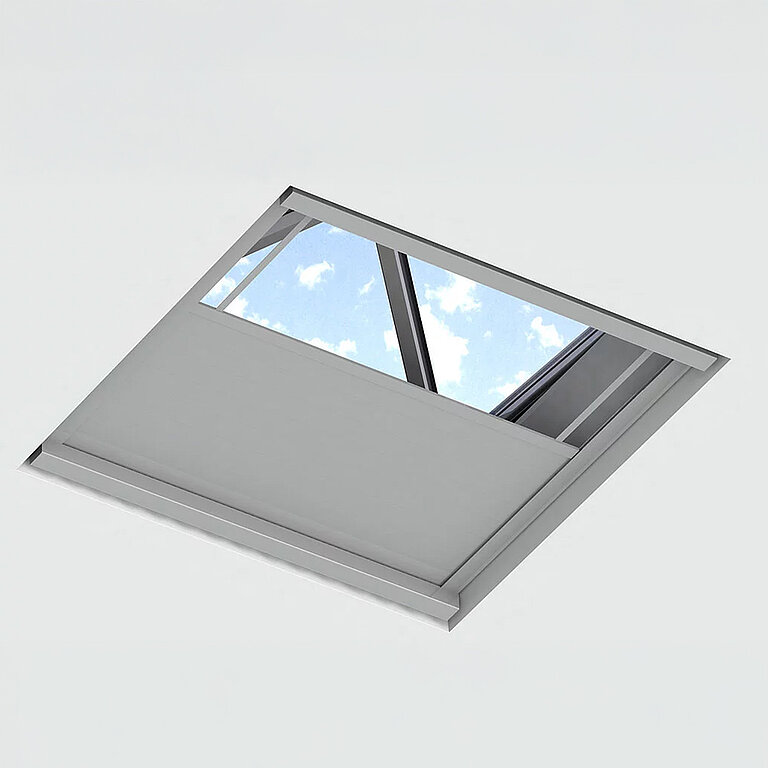 LAMILUX Flachdach Fenster mit innenliegendem Sonnenschutz zur regulierbaren Lichtsteuerung