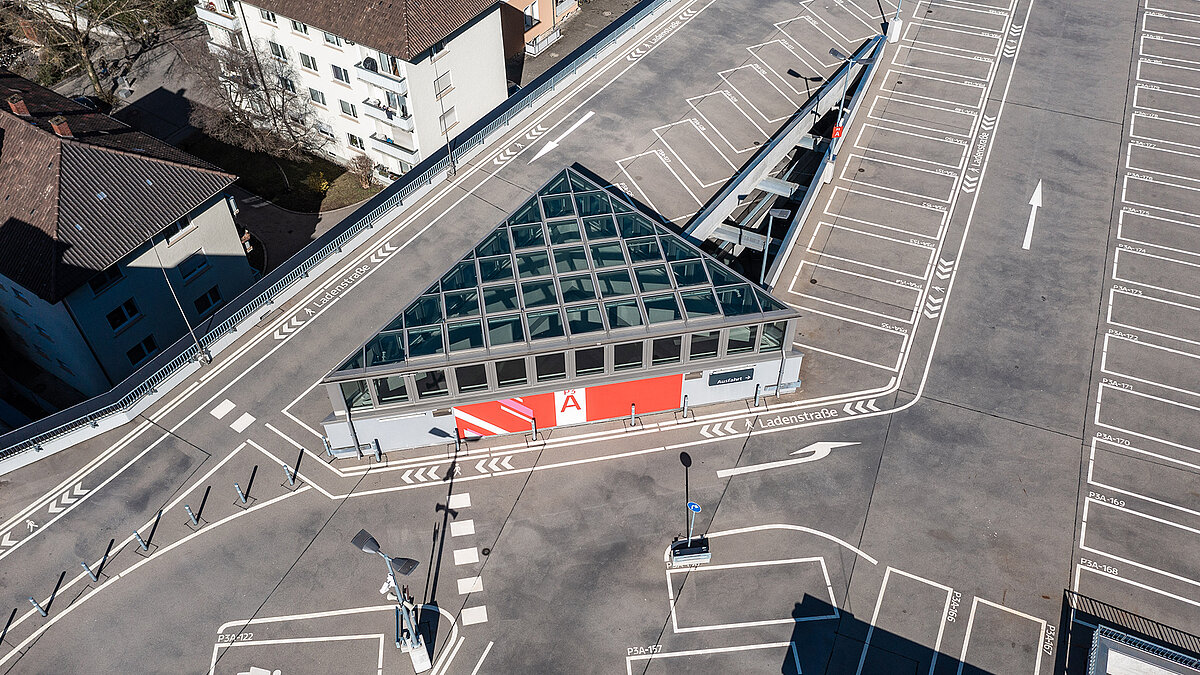 Cano Einkaufszentrum Singen mit Glasdach über der Parkhaus