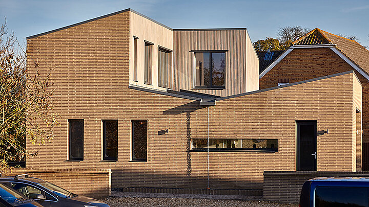 Potton Show Home in England vereint Flachdach und Pultdach