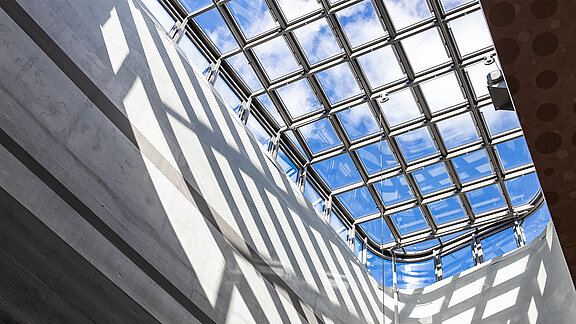 Cano Einkaufszentrum Singen mit modernem Glasdach im Atrium und einfallendem Tageslicht