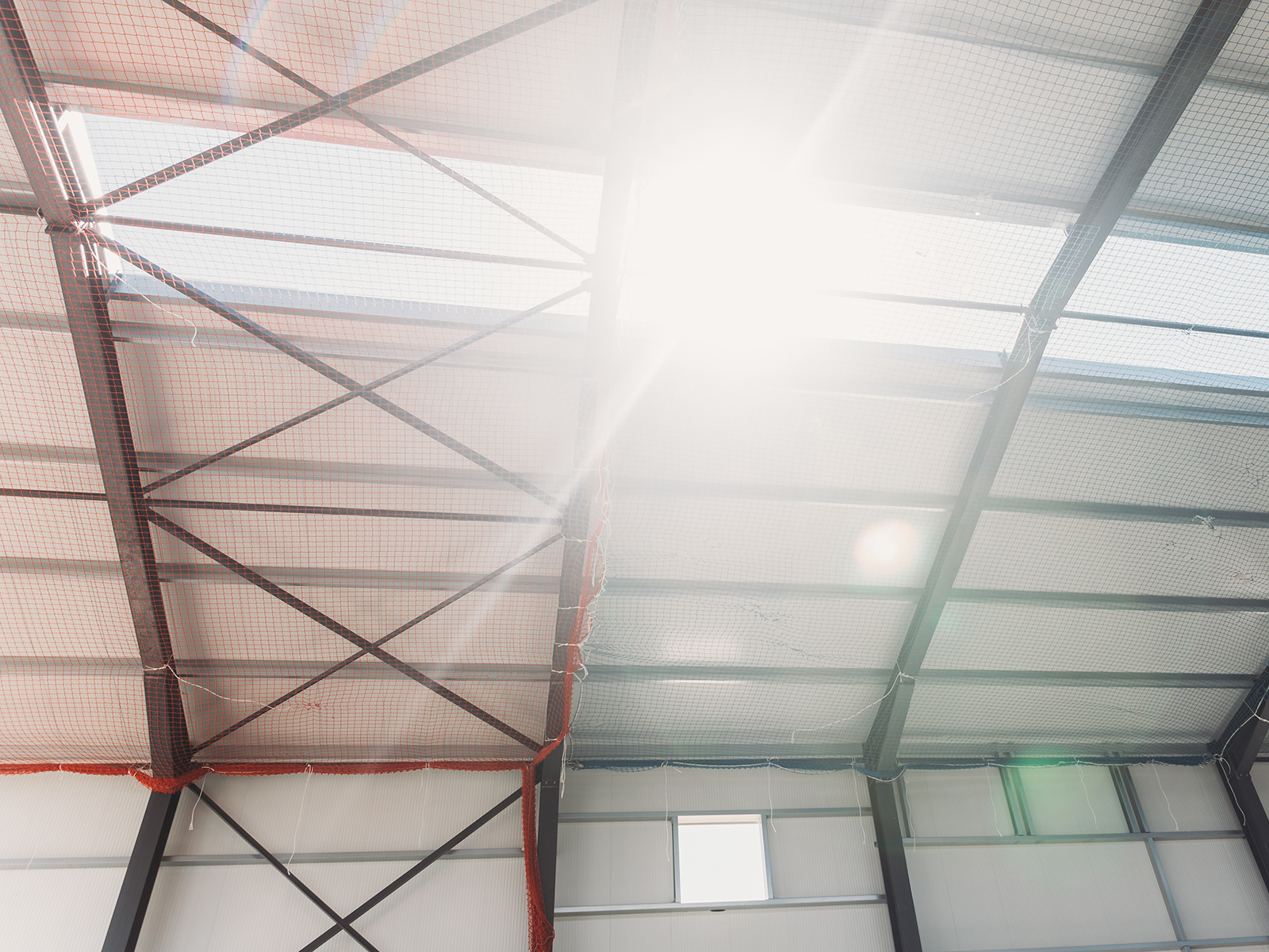 Tageslichtflut durch Industriedach