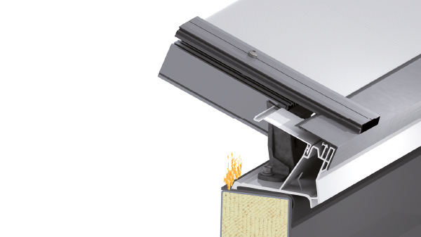 LAMILUX Lichtband mit linearem Durchbrandschutz nach Brandbeanspruchung im technischen Detail