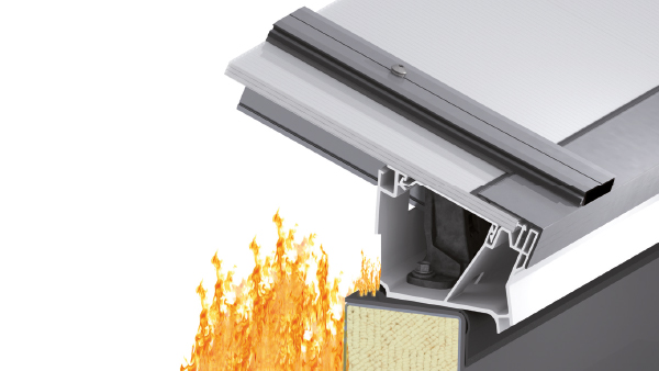 LAMILUX Lichtband mit linearem Durchbrandschutz unter Brandbeanspruchung im technischen Detail
